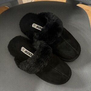 Women's Black Platform Fuzzy Slippers